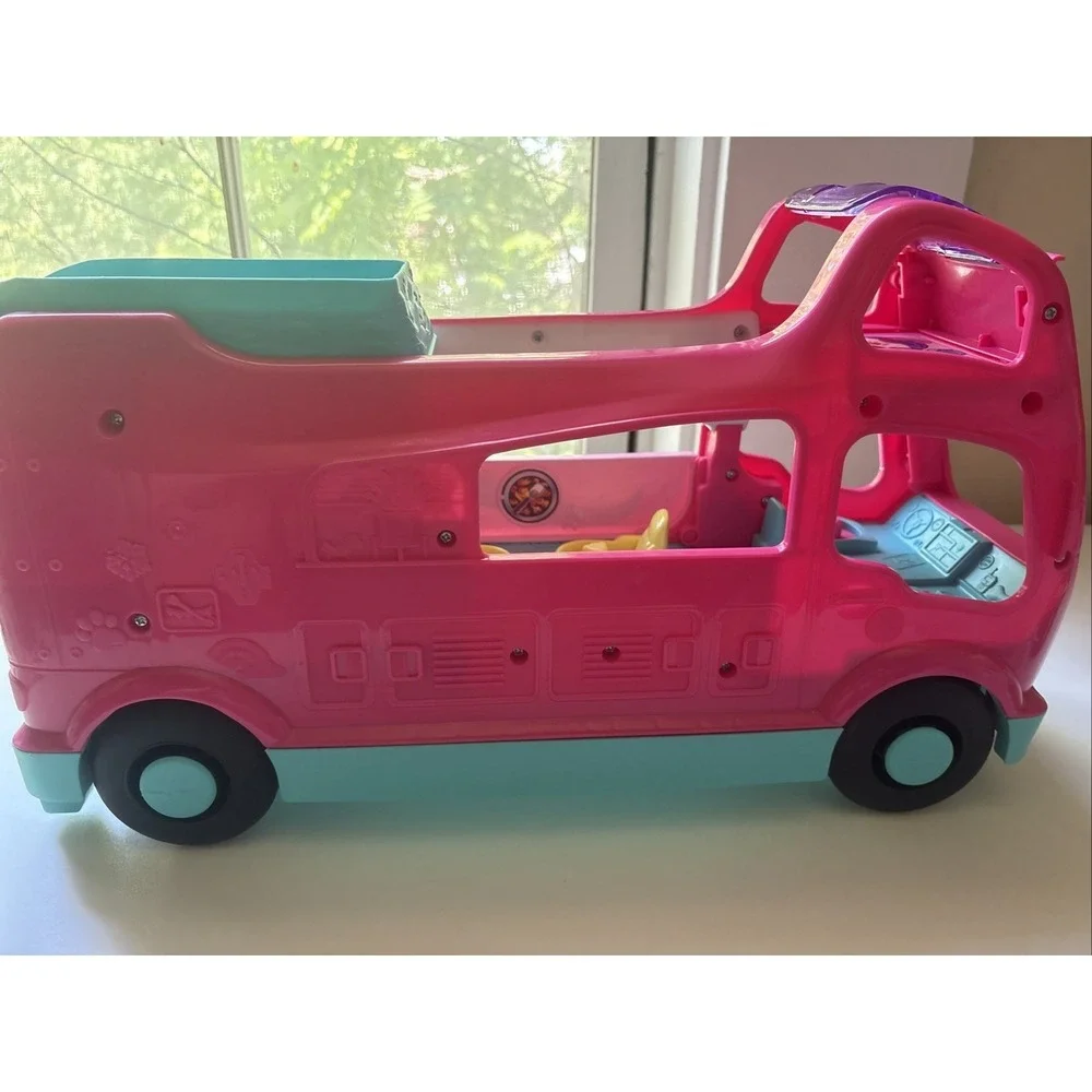 Fisher-Price Little People Barbie Little Dreamcamper RV Playset  Lights & Music
